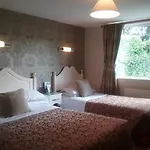 Ashleigh House 2*