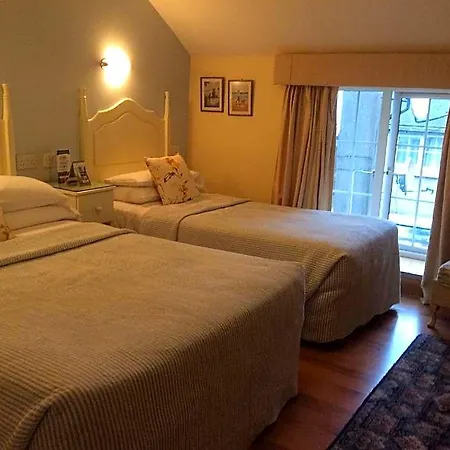 Ashleigh House 2*