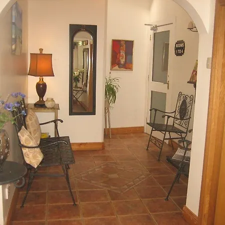 Ashleigh House 2*