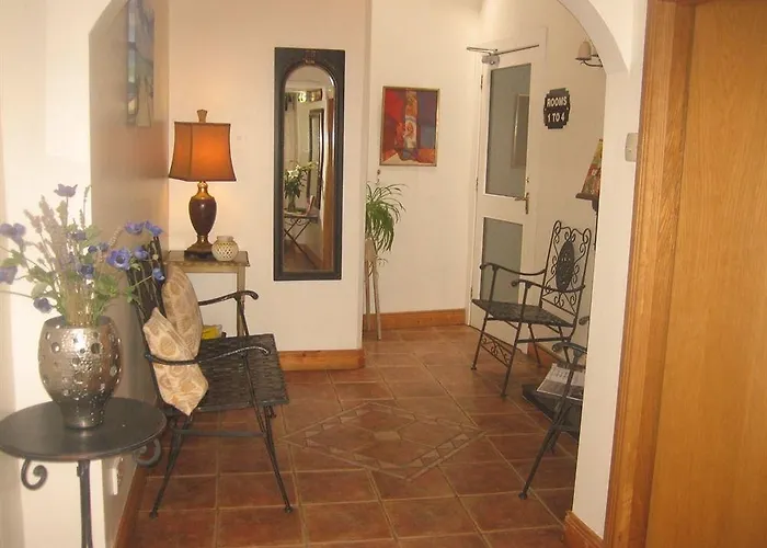 Ashleigh House 2*